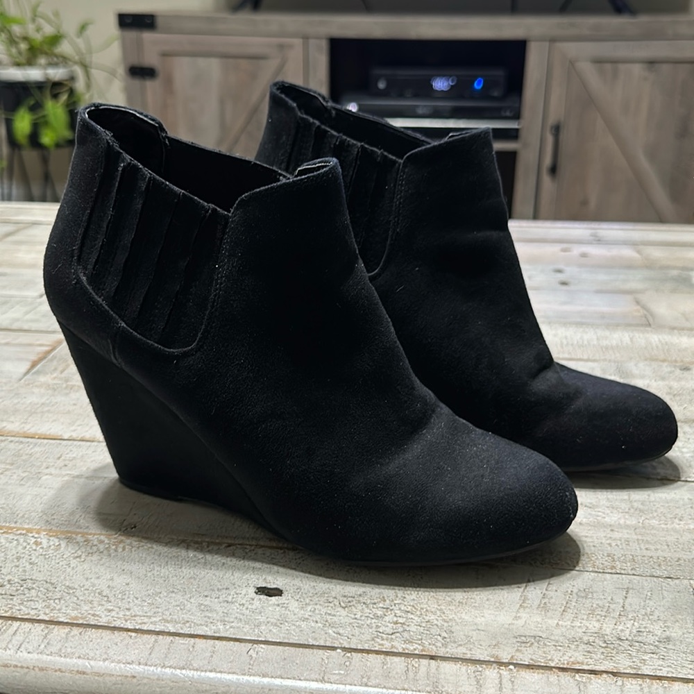 Apt. 9 Booties, black, size 10 M
